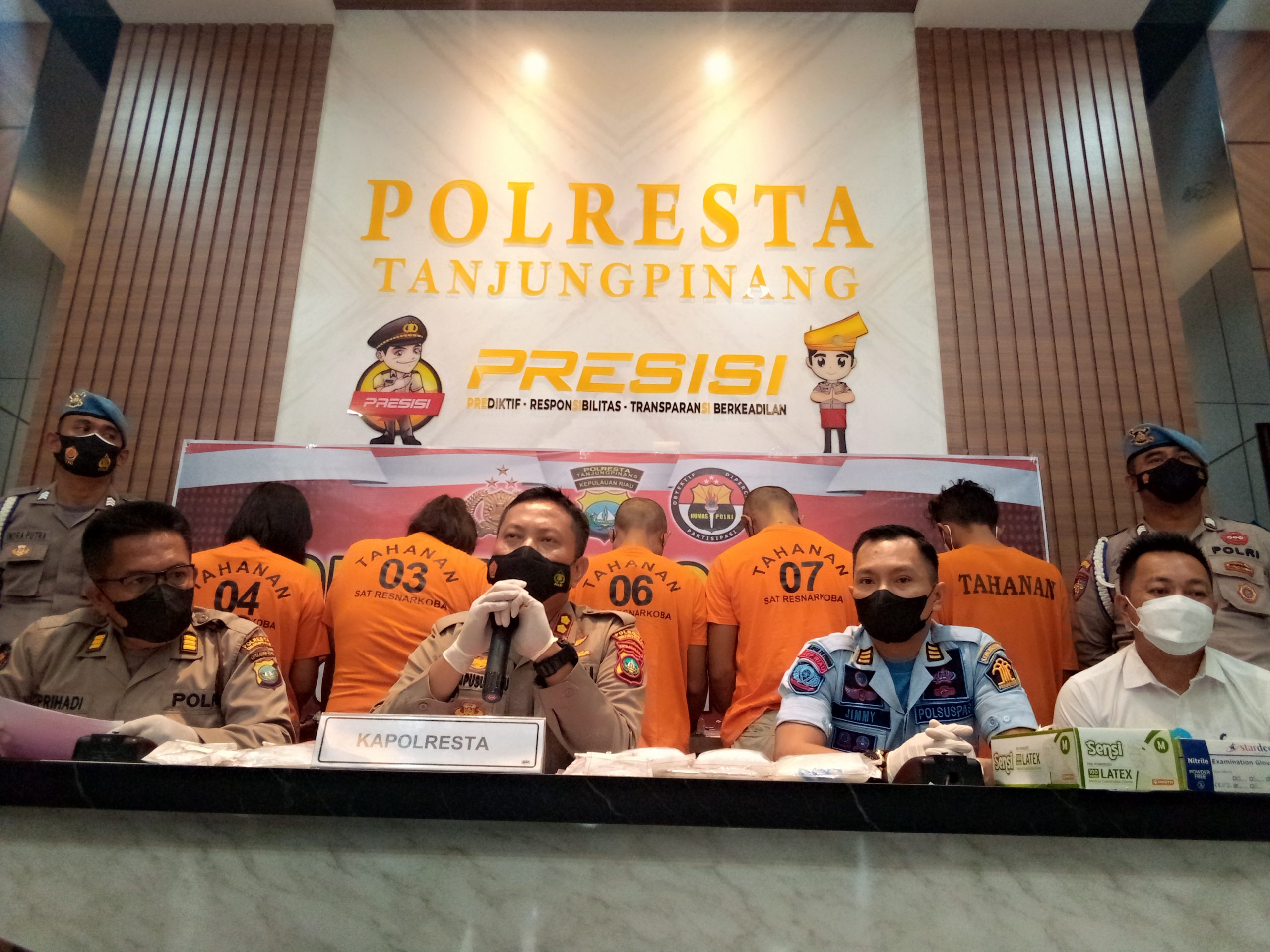 Konfrensi Pers pengungkapan kasus Narkoba di Polresta Tanjungpinang ( Foto Indrapriyadi/delapan6.com )