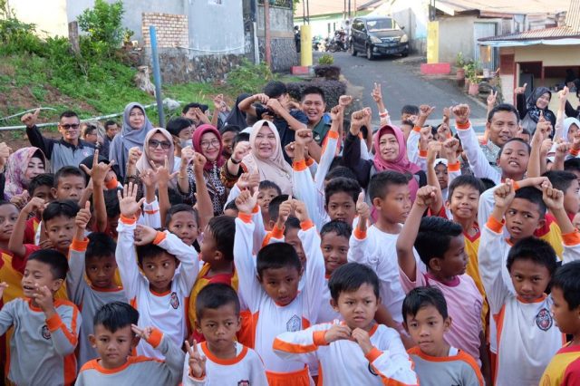 Babinsa Kelurahan Bukit Cermin hadiri penyerahan KIA di SDN 10, Kamis (22/06/2023)