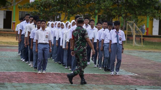 Siswa SMUN 6 mengikuti Baris Berbaris ,Selasa (11/07/2023)