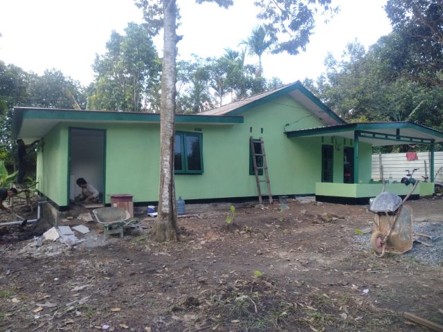 Proses pengerjaan Perehapan Rumah Yayasan Al Ibris, Jumat (14/07/2023)