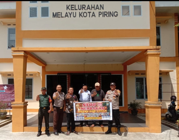 Sosialisasi larangan tentang membakar hutan maupun lahan di Kantor Lurah Melayu Kota Piring, Jumat (04/08/2023)