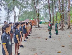 Dua Anggota Koramil 01 Kota Berikan Latihan PBB