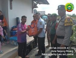 Serda Parizal Ikuti Pemberian Bantuan Korban Kebakaran Rumah Dari BPBD Tanjungpinang