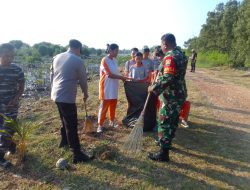 Berikan Rasa Tanggung Jawab Kepada Siswa, Serda Chrestian Maslebu Lakukan Goro Dan Penanaman Mangrove