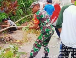 Jelang Idul Fitri, Warga Kijang Lama Bersihkan Seputaran Masjid