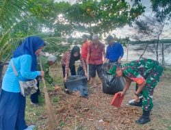 Babinsa Kemboja Dengan Warga Binaan Lakukan Gotong Royong