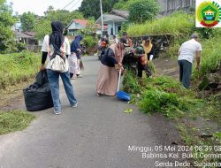 Babinsa Bukit Cermin Bersama Warga Lakukan Gotong Royong