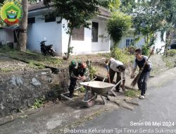 Cegah Penyakit Dan Banjir, Serda Sukiman Lakukan Goro Bersama