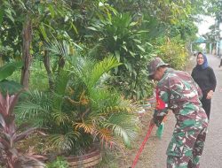 Cegah Banjir, Babinsa Kampung Baru Lakukan Gotong Royong Bersama