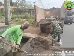 Ciptakan Lingkungan Bersih, Babinsa Tanjungpinang Timur Lakukan Gotong Royong