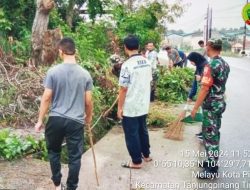 Cegah Timbulnya Genangan Air, Babinsa Tanjungpinang Timur Lakukan Gotong Royong Bersama