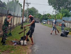 Cegah Demam Berdarah, Babinsa Kampung Bugis Lakukan Gotong Royong