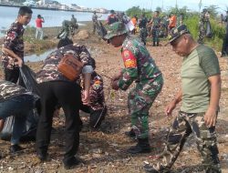 Babinsa Air Raja Bersama Ormas Dan Pramuka Bersihkan Wajah Pantai