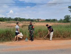 Koramil 02 Bintim, Koptu Heru Sutradi Lakukan Komsos dan Gotong Royong