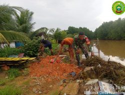 Koramil 02 Bintim, Babinsa Numbing Lakukan Gotong Royong Bersama