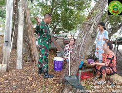 Koramil 02 Bintim, Babinsa Teluk Bakau Himbau Jaga Kebersihan Pantai