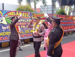 Kombes Pol Budi Santoso Disambut Pedang Pora Dan Tepung Tawar