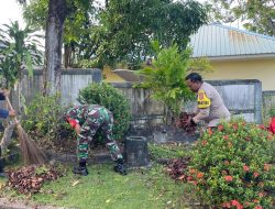 Tingkatkan Kebersihan Lingkungan, Serka M Aripin Melakukan Gotong Royong Bersama