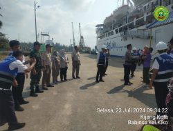 Babinsa Kijang Kota Koramil 02 Bintim Pengamanan Kedatangan KM Bukit Raya