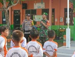 Babinsa Kampung Bulang Berikan Literisasi Bagi Peserta Didik