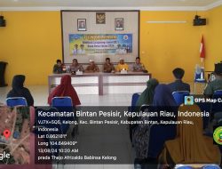 Babinsa Desa Kelong Koramil 02 Bintim Hadiri Pembagian BLT