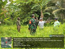 Komsos Dengan Kelompok Tani,  Babinsa Gunung Kijang Koramil 02 Bintim Himbau Manfaatkan Lahan