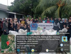 Wujudkan Indonesia Bersih, Babinsa Kampung Bugis Ikuti Goro Bersama