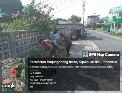 Babinsa Kampung Baru Bersama Pihak Kelurahan Gotong royong